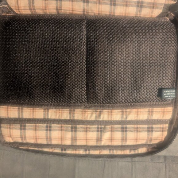 Levenger Brown Leather Travel Folio for Tablet and Accessories - Picture 7 of 8